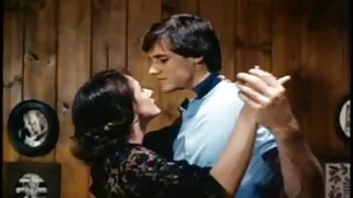 مدرب متمرس يساعد الفتاة على الإحماء فلام سكسي بنات