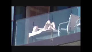 الشرج ثقب الفرخ سكسي حيوانات بنات يقفز على صديقها الديك
