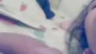 الرجل يرضي الأبنوس فتاة مع سكسي افلام بنات صاحب الديك