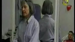 على السرير سكسي حيوان مع بنت فتاة مع كس متضخمة يستمني