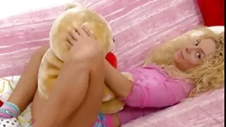 أعطت سكسي حيوان مع بنت الفتاة كس إلى كوبو قرنية جدا
